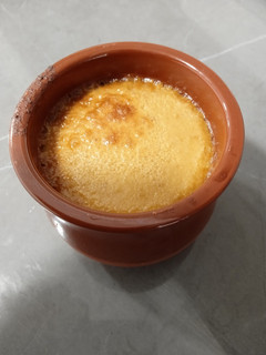Una foto de Flan de nísperos