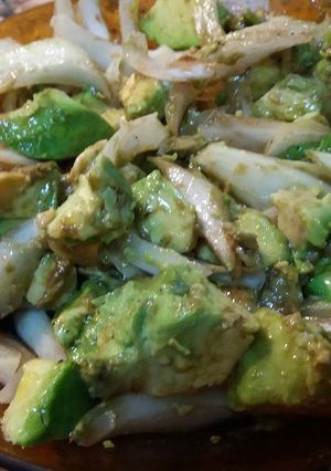Una foto de Ensalada de aguacate con vinagre de Módena🍜