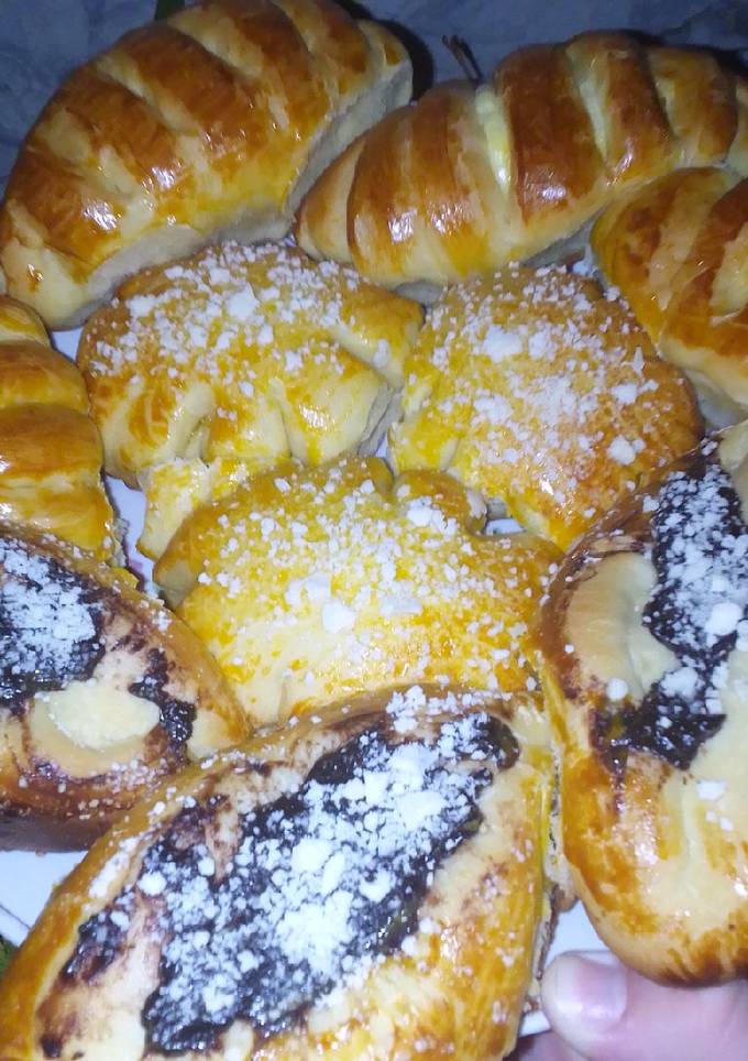 Повітряні дріжджові булочки