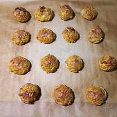 Una foto de Panellets de pinyons -cassolà- / Panellets de piñones -caseros-