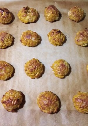 Una foto de Panellets de pinyons -cassolà- / Panellets de piñones -caseros-