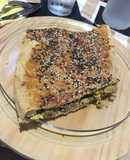 Tarta de sardinas, choclo y aceitunas