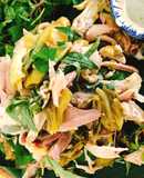 Gà ta hấp tiêu xanh nước dừa” gỏi dưa cải “