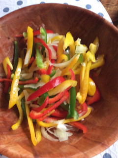 Una foto de Ensalada de pimientos variados