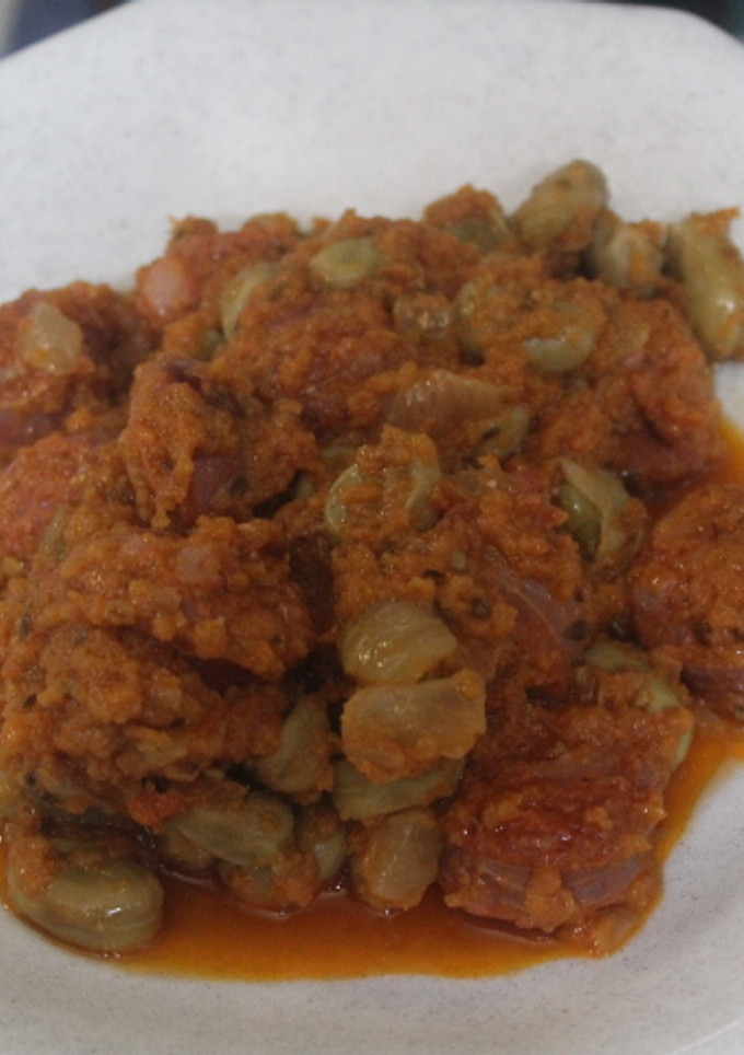 Una foto de Habas con chorizo