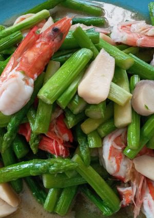 รูปของ ผัดกุ้งหน่อไม้ฝรั่ง