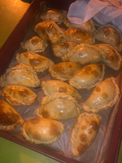 Una foto de Empanadas de carne desmechada al vino tinto🍷🥟