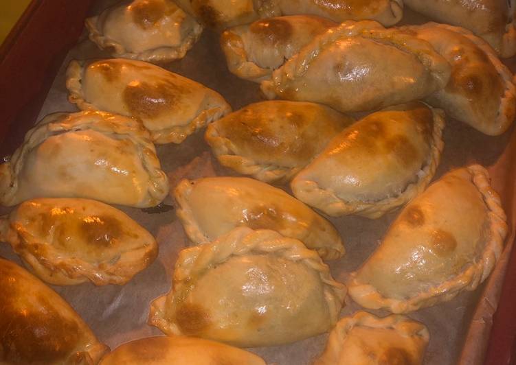 Empanadas de carne desmechada al vino tinto🍷🥟