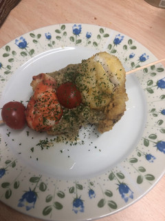 Una foto de 168. Brochetas de rape y langostinos al limón (picoteo)