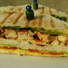 A picture of Chicken Club Sandwich🍞🍅.