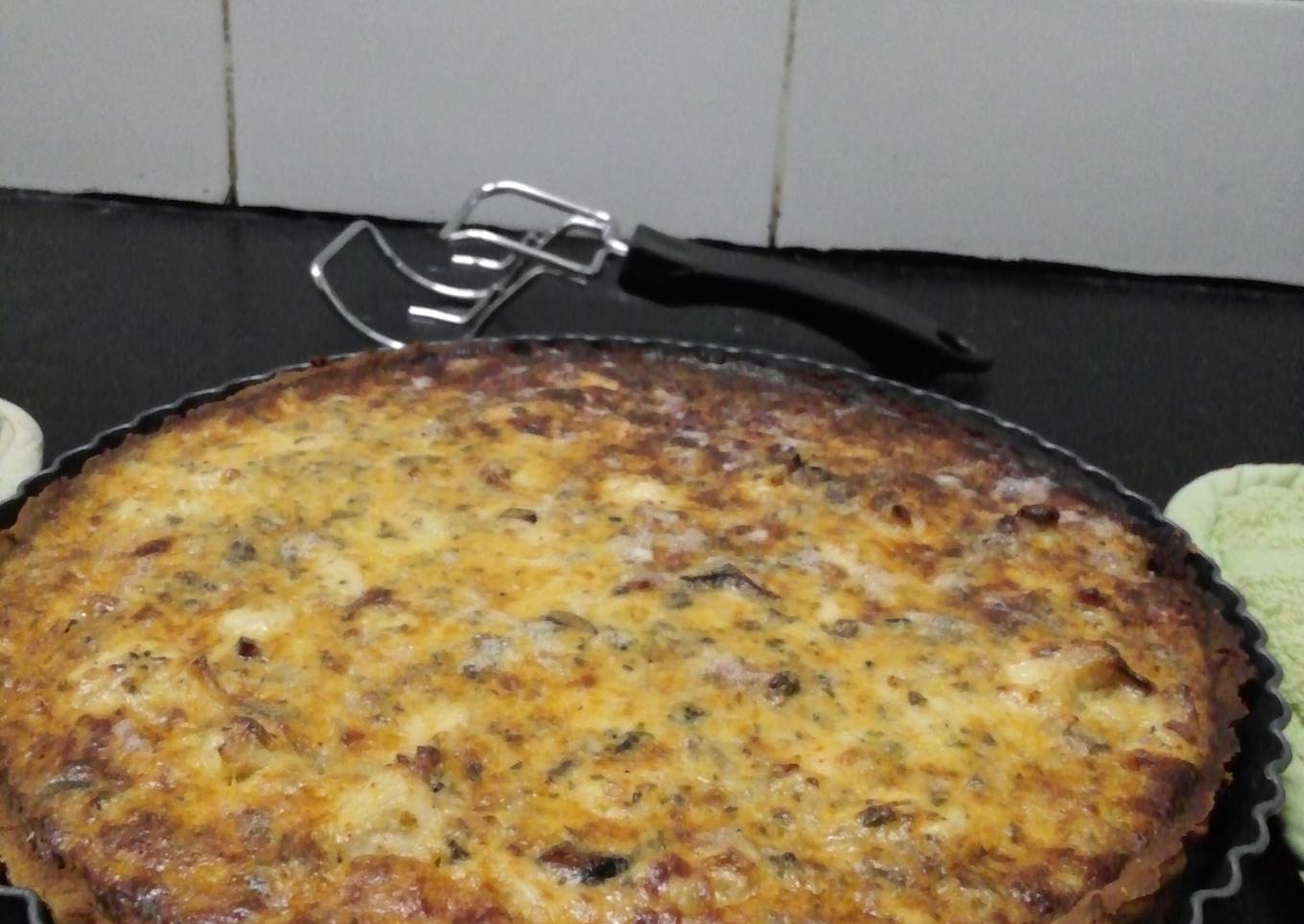 Chicken Mashroom smoked cheese quiche