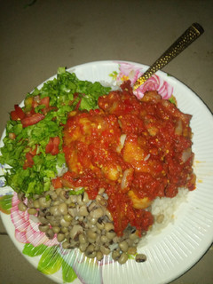 A picture of Rice beans en stew wiv salad.