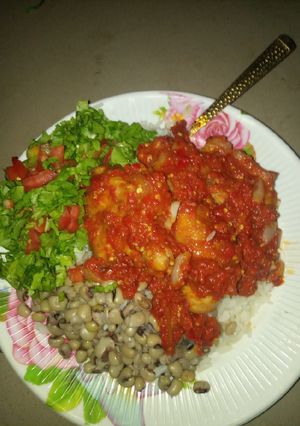 A picture of Rice beans en stew wiv salad.
