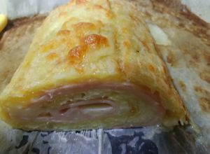 Foto principal de Rollo de patata al horno relleno de pavo y queso