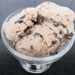 A picture of Choco chips ice-cream.