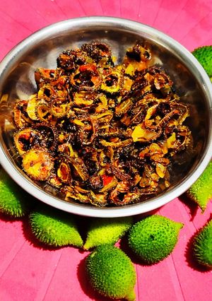 कर्टूले(काटोलं)ची भाजी (kartule chi bhaji recipe in marathi) रेसिपी चे मुख्य फोटो 