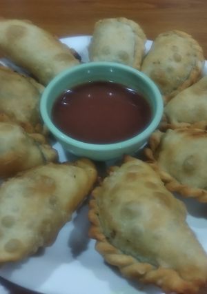 ઘુઘરા (Ghughra Recipe in Gujarati) રેસીપી મુખ્ય ફોટો