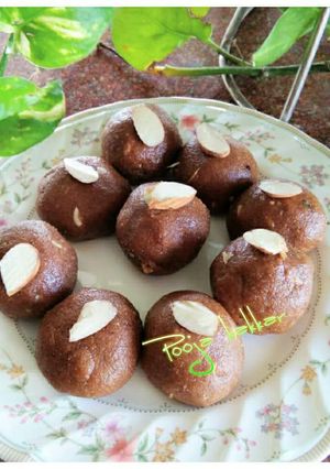 A picture of Besan ke laddoo.