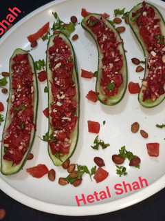 खीरे का बोट सलाद(kheere ka boat salad recipe in hindi) रेसिपी मुख्य फोटो