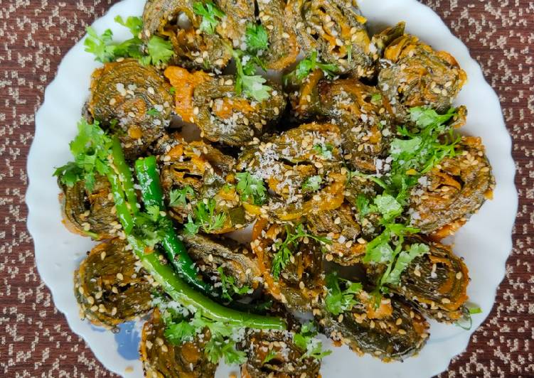 How to Prepare Super Quick Homemade Gujrati patra or maharashtrian alu wadi