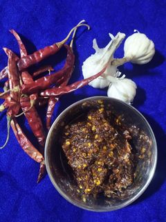 लहसुन मिर्च की चटनी (lahsun Mirch ki chutney recipe in Hindi) रेसिपी मुख्य फोटो