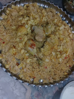 عکسی از دستور مچبوس با سيب زميني و گوجه