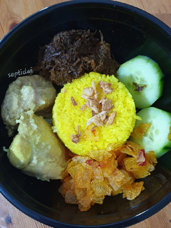 Foto resep Nasi Kuning Gurih Rice Cooker Ngeprul (versi 1)