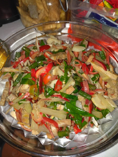 Foto resep Oseng campur kulit daun melinjo pepaya nangka tempe teri 😅