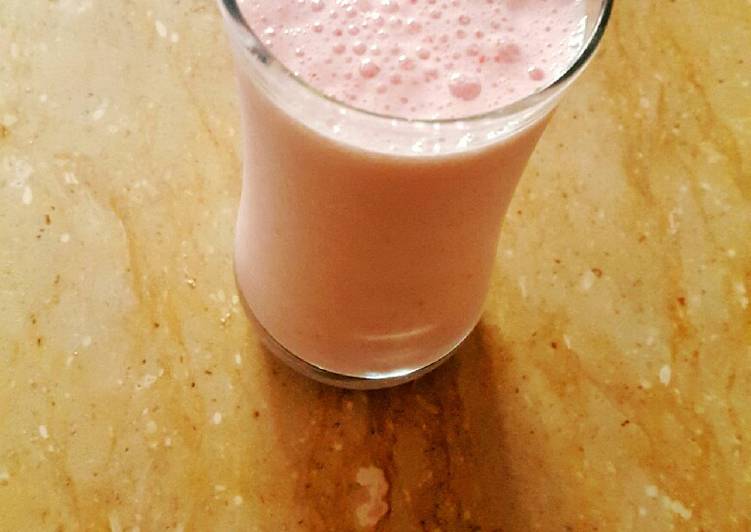 Recipe of Strawberry Smoothie 😍🍓🍧 in 28 Minutes for Family