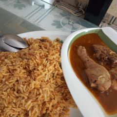 A picture of Jellof rice da farfesun kaza.