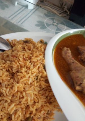A picture of Jellof rice da farfesun kaza.