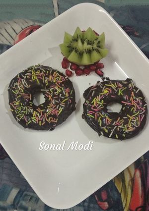 A picture of Stuffed fruit donuts.