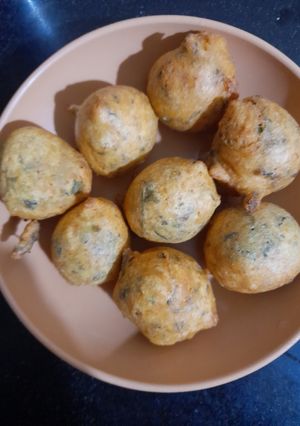 મેથી ના ગોટા (Methi Gota Recipe In Gujarati) રેસીપી મુખ્ય ફોટો