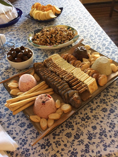 Una foto de Tabla aperitivo práctico