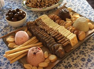 Una foto de Tabla aperitivo práctico