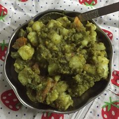 A picture of Chatori chutney Allu chaat.