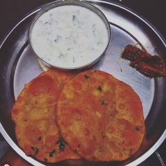 A picture of Palak allu kachori.