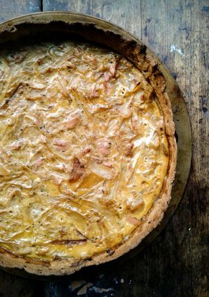 Una foto de Tarta integral de CEBOLLAS Y ATÚN