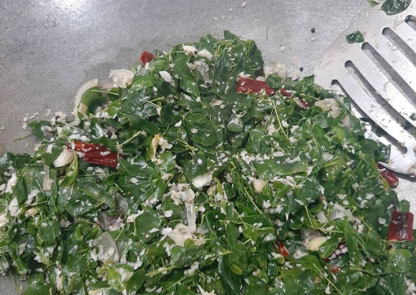 Tumis daun kelor sederhana dan enak