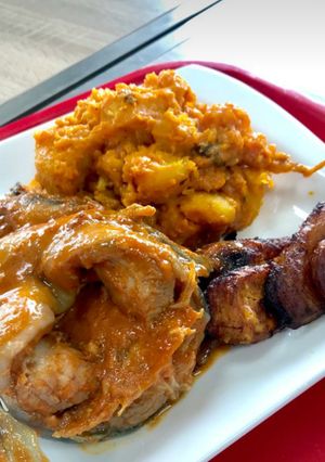 A picture of Yam porriage,soft dodo and catfish.