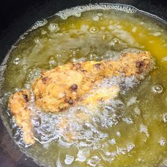 A picture of Spicy and crispy chicken drumstick.