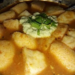 A picture of Idli sambhar chutney.