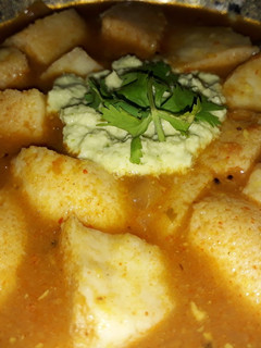 A picture of Idli sambhar chutney.