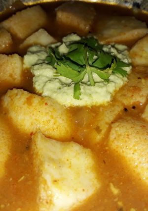 A picture of Idli sambhar chutney.