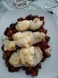 Rosada sobre base de pisto y gratinado de mayonesa