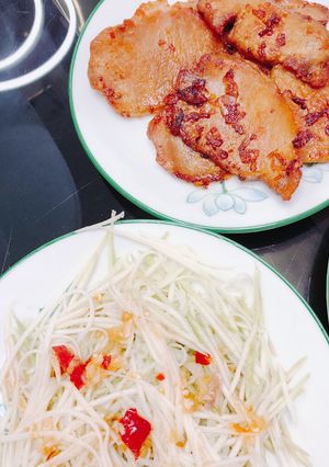 Hình của món Sườn ram kèm xoài mắm.