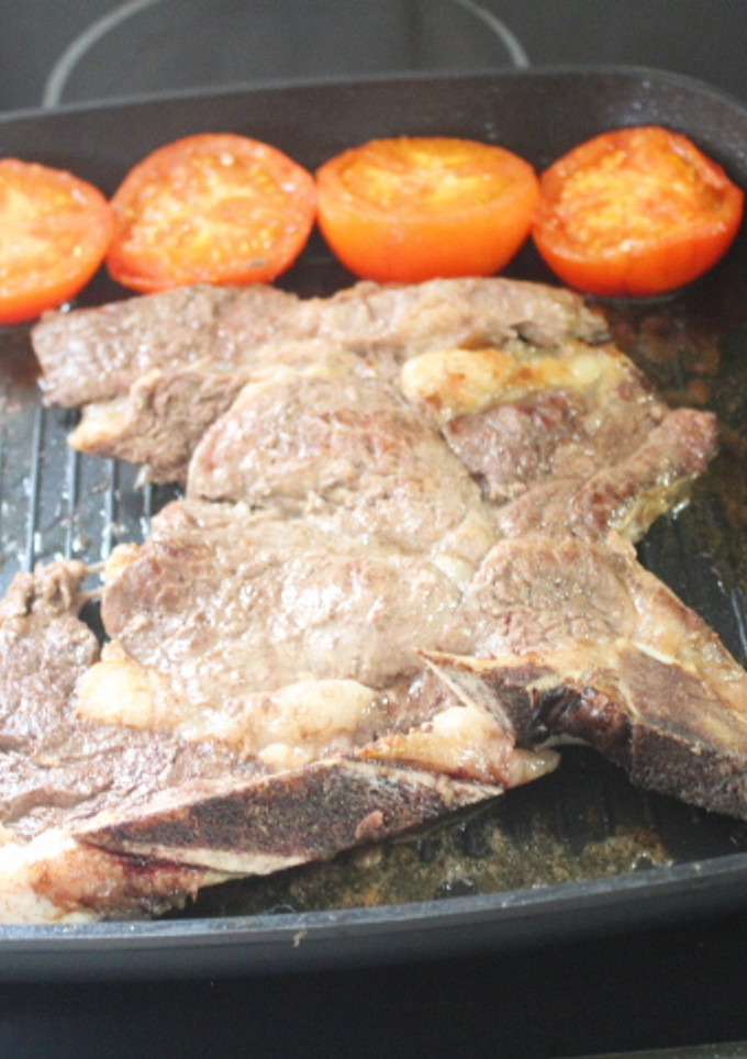 Una foto de Chuletón con tomate