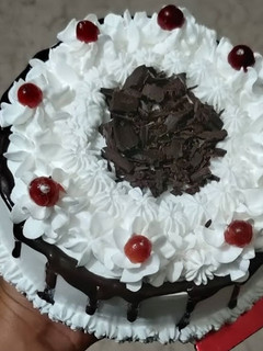 ब्लैक फारेस्ट केक (Black forest cake) रेसिपी मुख्य फोटो
