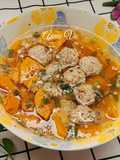 Canh bí đỏ nấu thịt viên