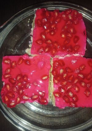 عکسی از دستور کیک یخچالی انار